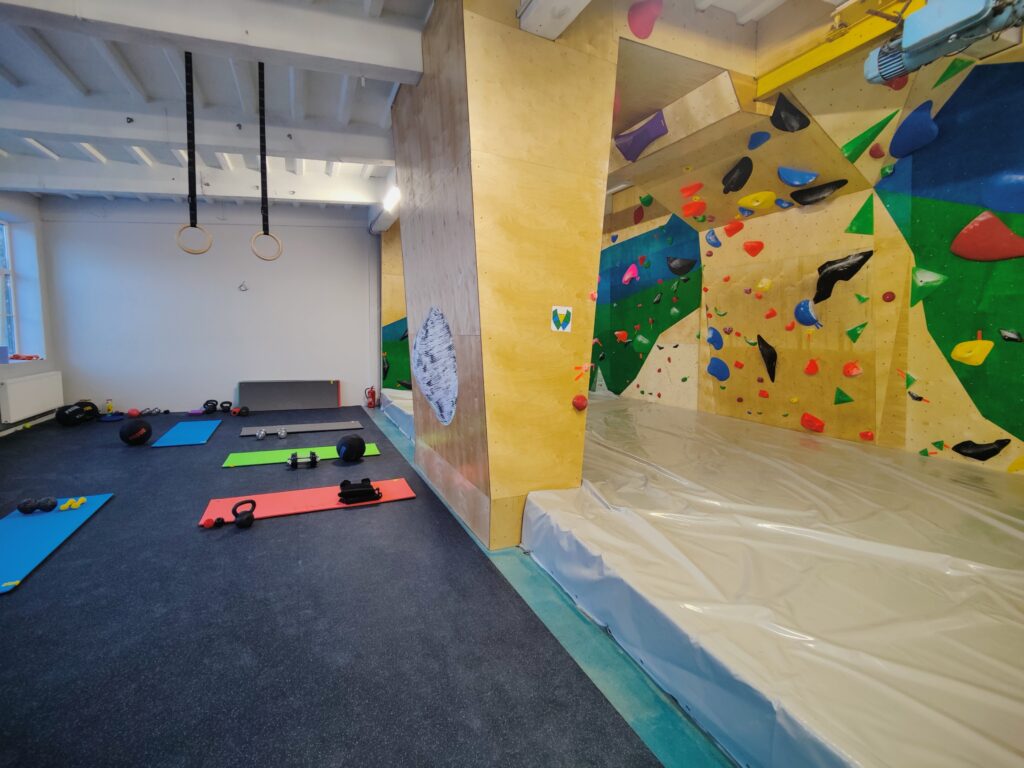 Bouldering wall on the right and training zone on the left